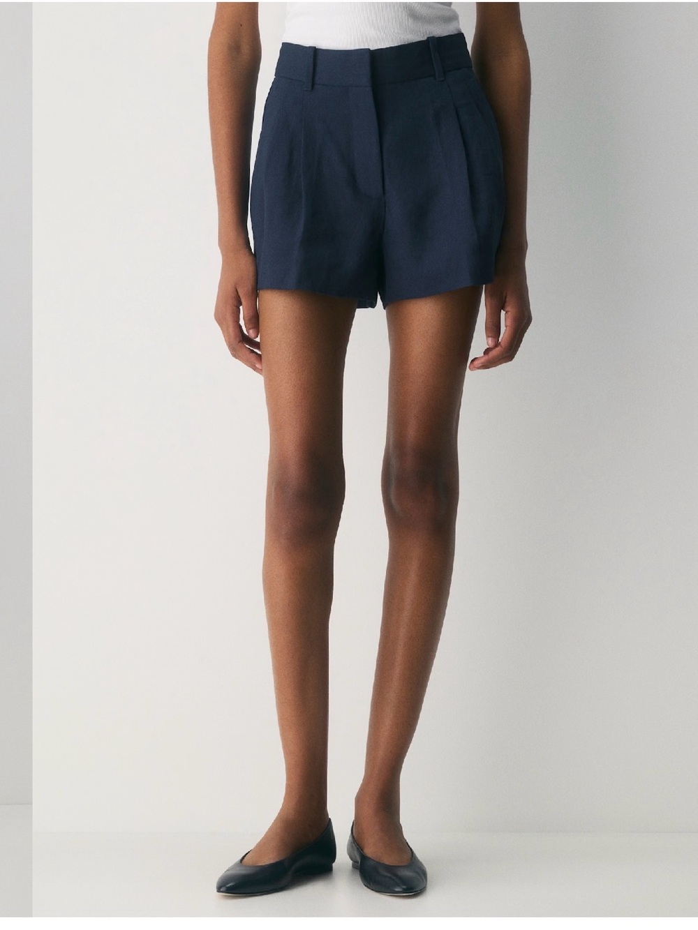 Aritzia Babaton Tailored High-Waist Navy Pleat-Front Shorts